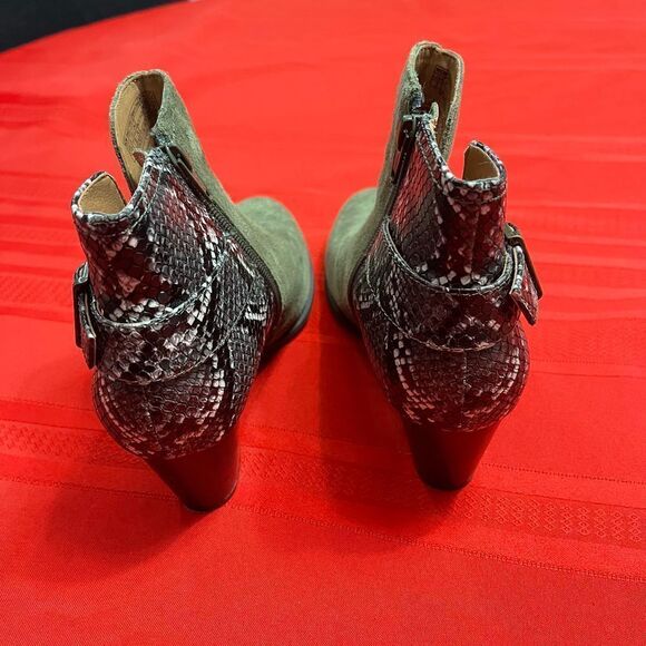 Vionic Naomi Snake Print Olive Green Wedge Ankle Boots Size 7 - Picture 3 of 10